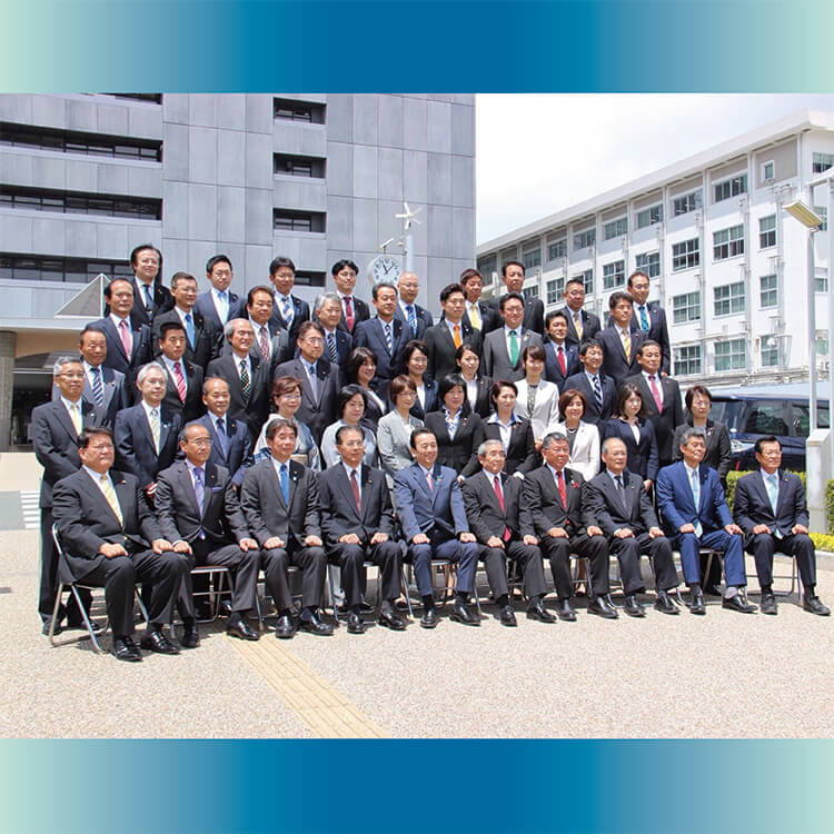 2019正・副議長選挙にて当選議員の集合写真